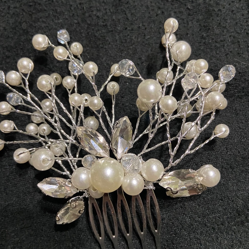 Decorative hair comb